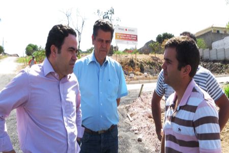 Prefeito Vladimir Azevedo, do mesmo partido do candidato Luís Militão (PSDB), visita obras do Complexo Viário do São Sebastião